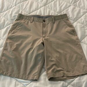 Under Armour tan golf shorts size 34